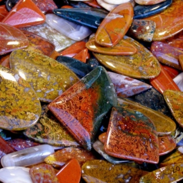 velikdensko-izlojenie-na-minerali_700x700_crop_478b24840a