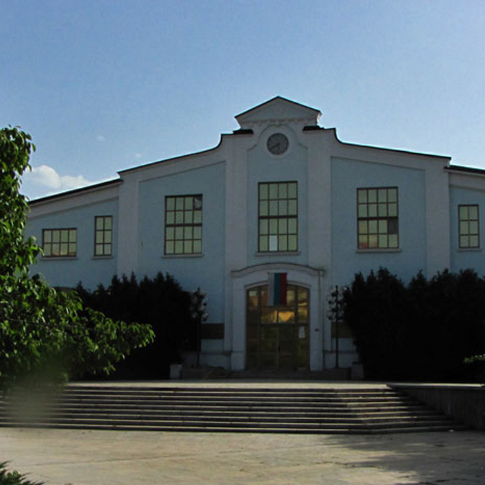 zemqta-i-horata_700x700_crop_478b24840a