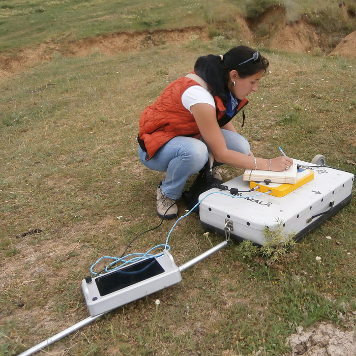 untitled-1_700x700_crop_478b24840a