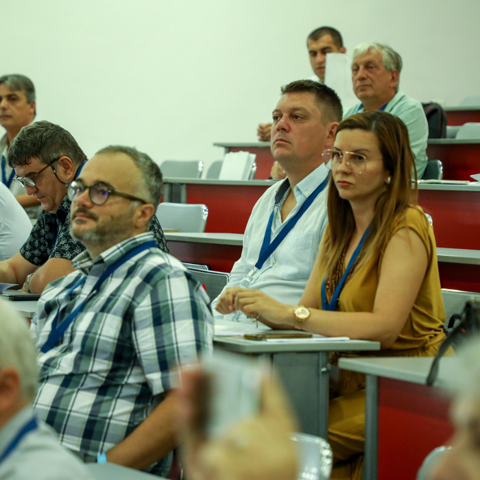 02_700x700_crop_478b24840a